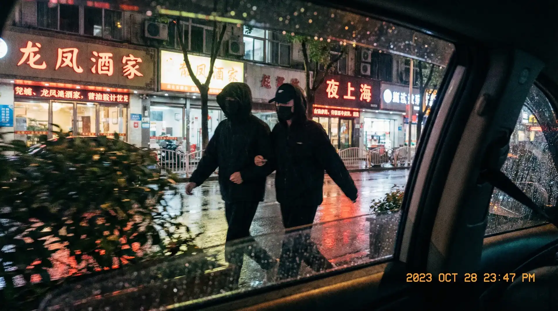 国产51 - 顶流明星深夜密会现场抓拍照片